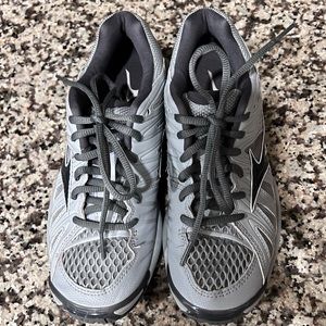Mizuno Volleyball - Women’s Size 7.5